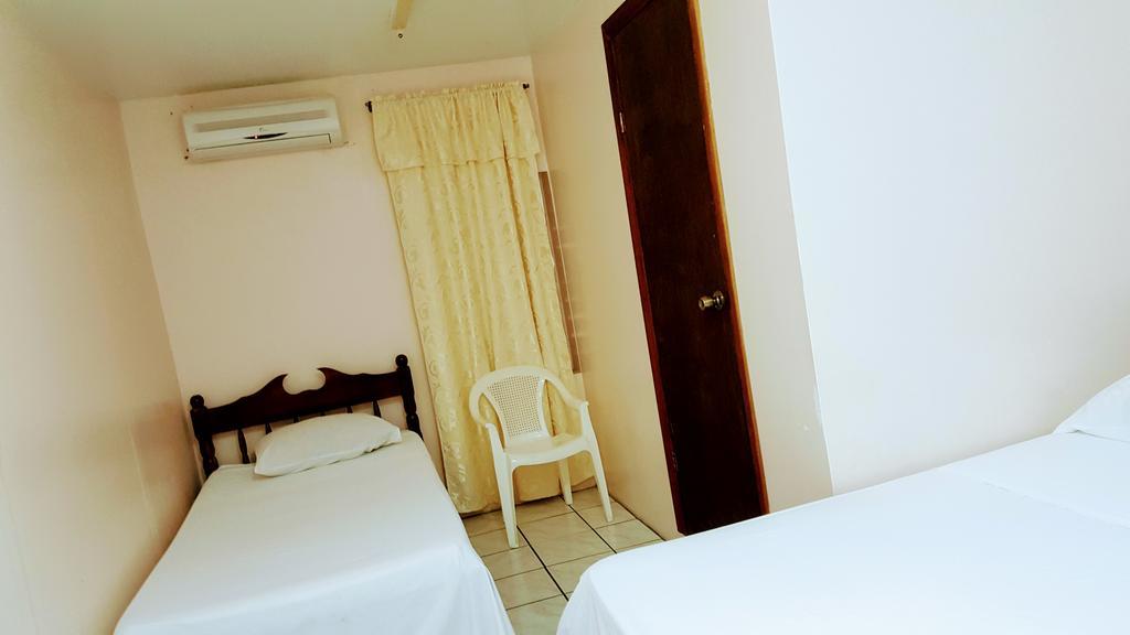 Sea Breeze Guest House 벨리즈 시티 외부 사진